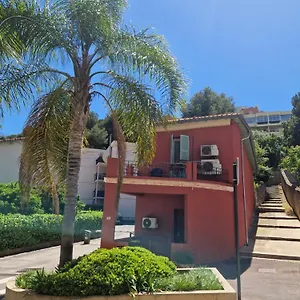 https://roquebrune-appartement-4-personnes-proche-de-la-plage-av.fr-provencehotel.com